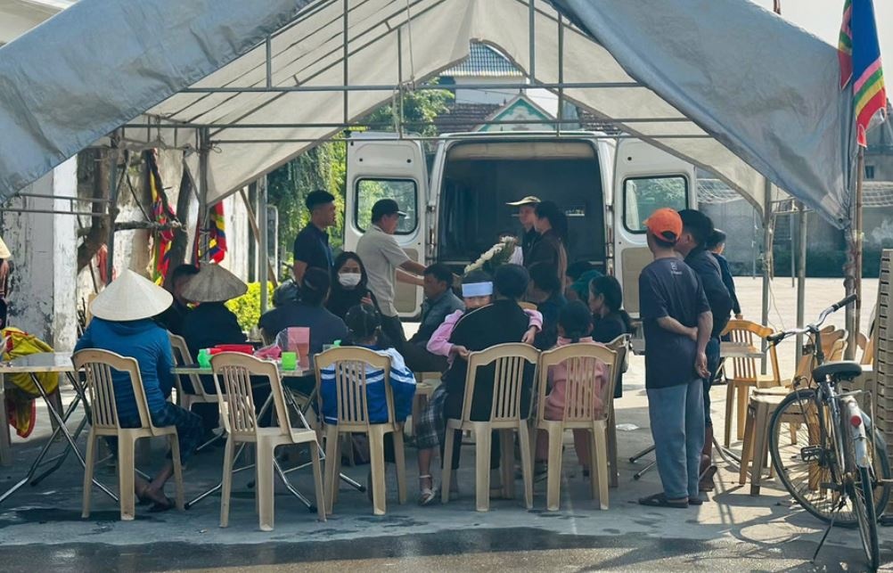 Xe cho 11 nguoi gap nan khi di tham nha trai, chuan bi dam cuoi hinh anh