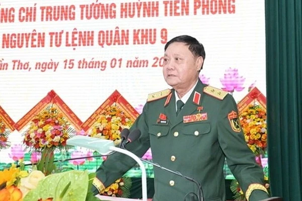 Nguyen Tu lenh Quan khu 9 nhan danh hieu Anh hung LLVT nhan dan hinh anh