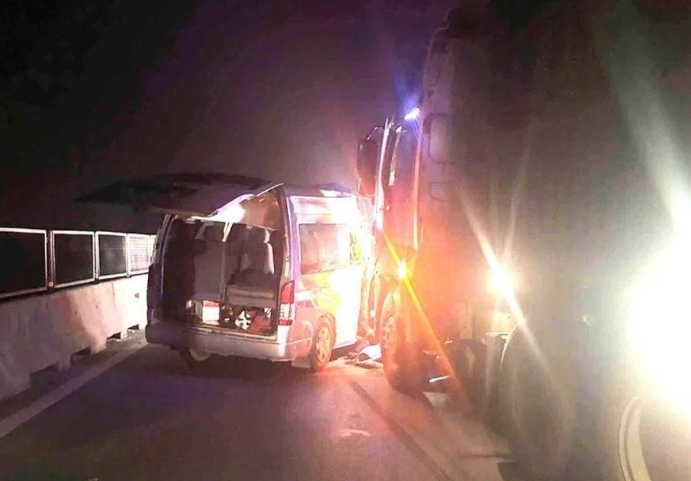 Tin moi vu tai nan tren cao toc khien 4 nguoi tu vong hinh anh