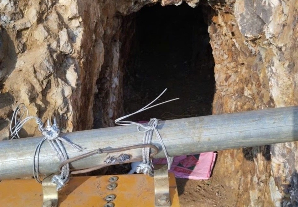 khai thac vang anh 2