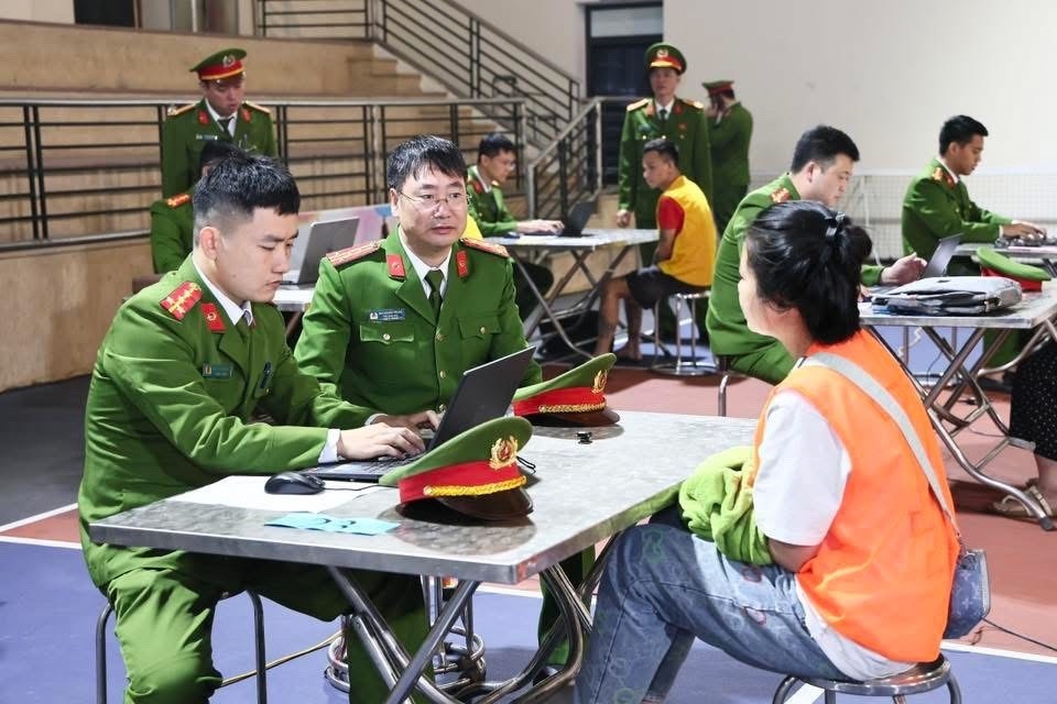 vay bat,  205 doi tuong,  hoat dong lua dao,  Campuchia anh 2