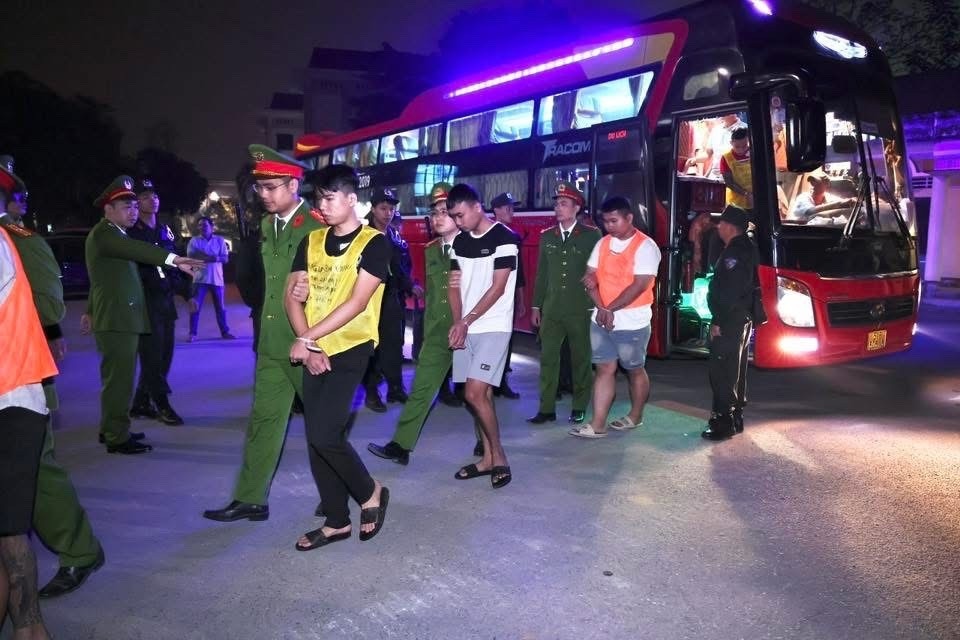 Cong an phoi hop, vay bat 205 doi tuong hoat dong lua dao o Campuchia hinh anh