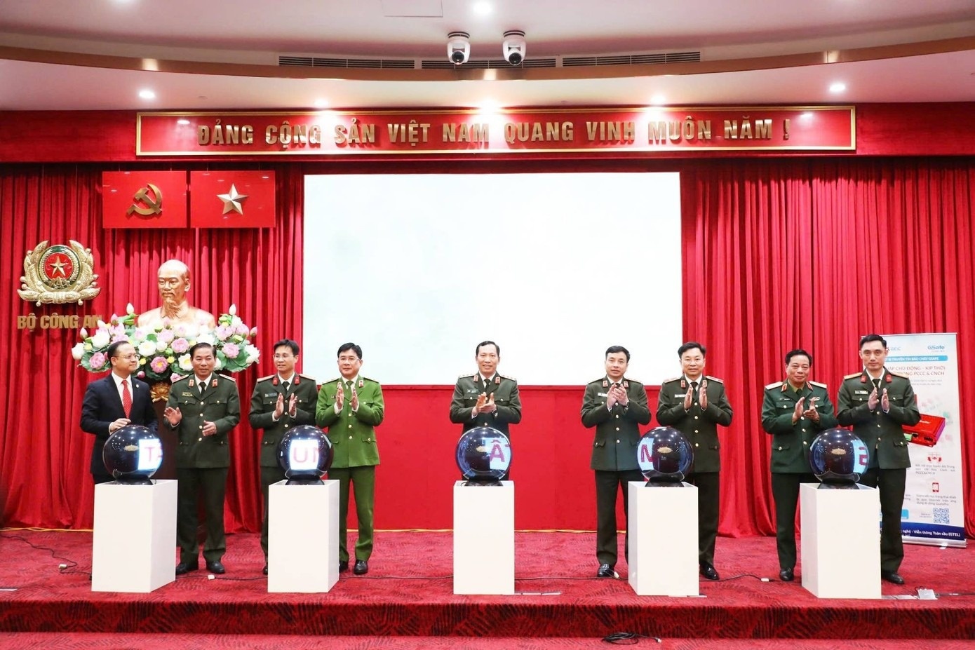 Ra mat ung dung 'Bao chay 114' hinh anh