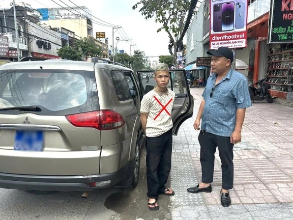 Cuop dien thoai o Nghe An, thieu nien bi bat khi lan tron tai TP.HCM hinh anh