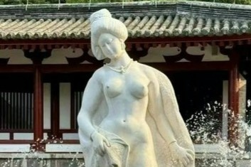 Tuong Duong Quy Phi gay phan no hinh anh