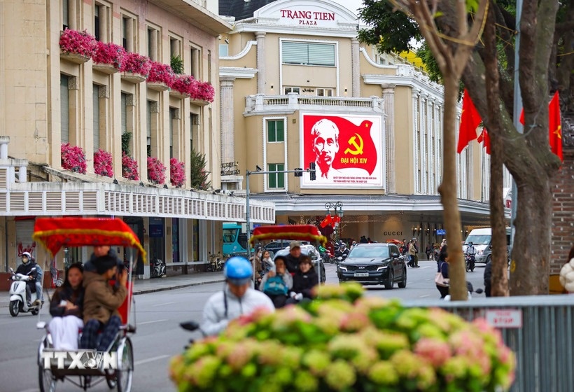 Ngay khai mac Dai hoi Dang, Ha Noi khong mua, trua chieu troi hung nang hinh anh