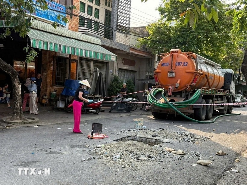 Tai nan lao dong do ngat khi, 2 cong nhan tu vong o TP.HCM hinh anh