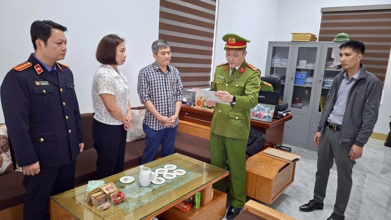 Tram NN Van Yen,  Giam doc Van Yen,  Ke toan Van Yen anh 1