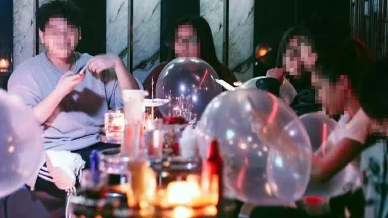 co so Sanh Lounge,  Quan Sanh Lounge,  Chu Sanh Lounge,  Nhan vien Sanh Lounge,  Bong cuoi Sanh Lounge,  co so karaoke Monaza,  Chu karaoke Monaza,  Nhan vien karaoke Monaza,  Bong cuoi karaoke Monaza,  Chu Weekend Hanoi,  nhan vien Weekend Hanoi,  Bong cuoi Weekend Hanoi anh 2