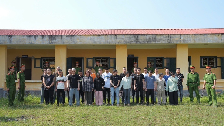 Pha sap duong day,  lua dao,  xuyen quoc gia anh 1