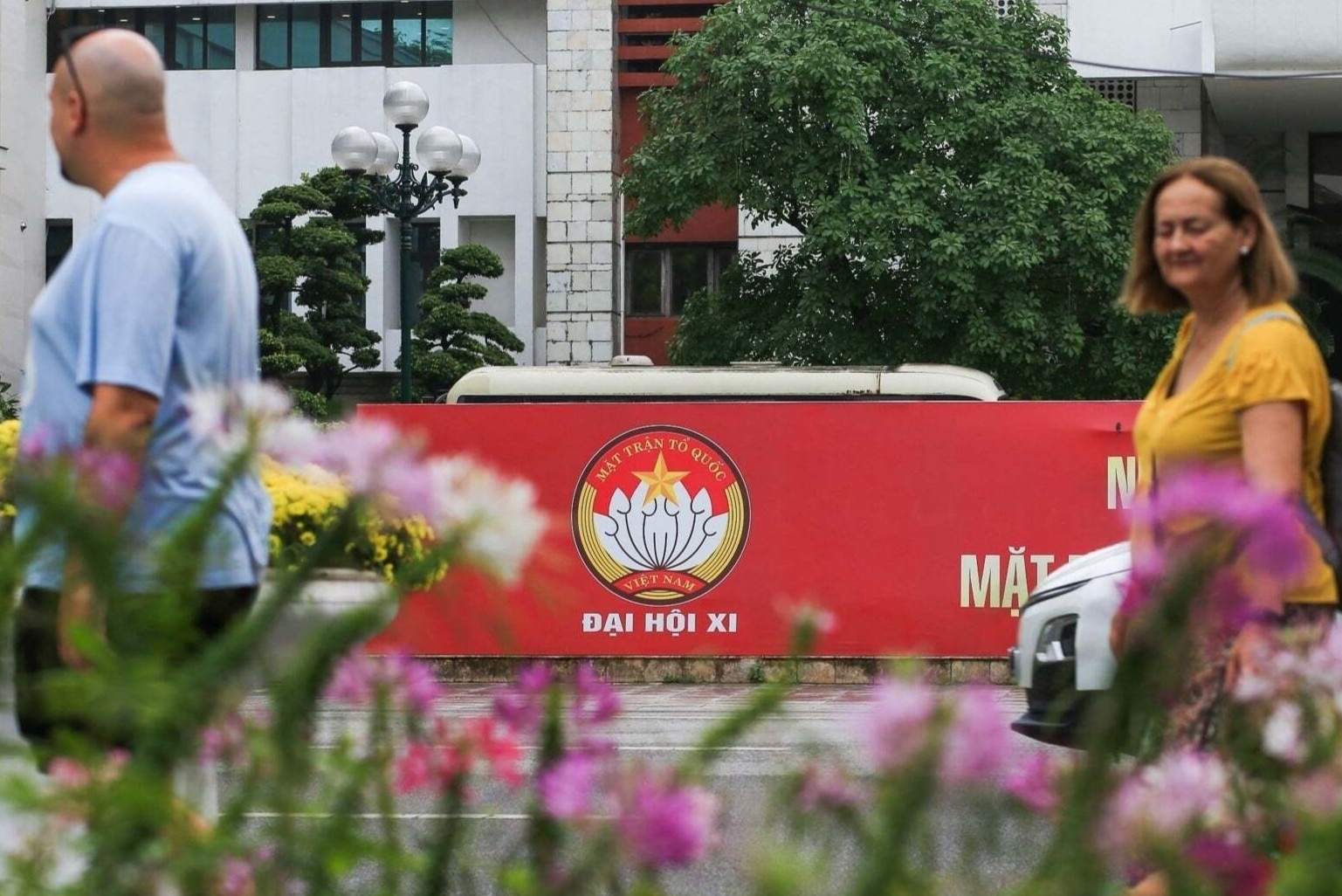 Ha Noi ruc ro co hoa chao mung Dai hoi MTTQ Viet Nam lan thu XI hinh anh