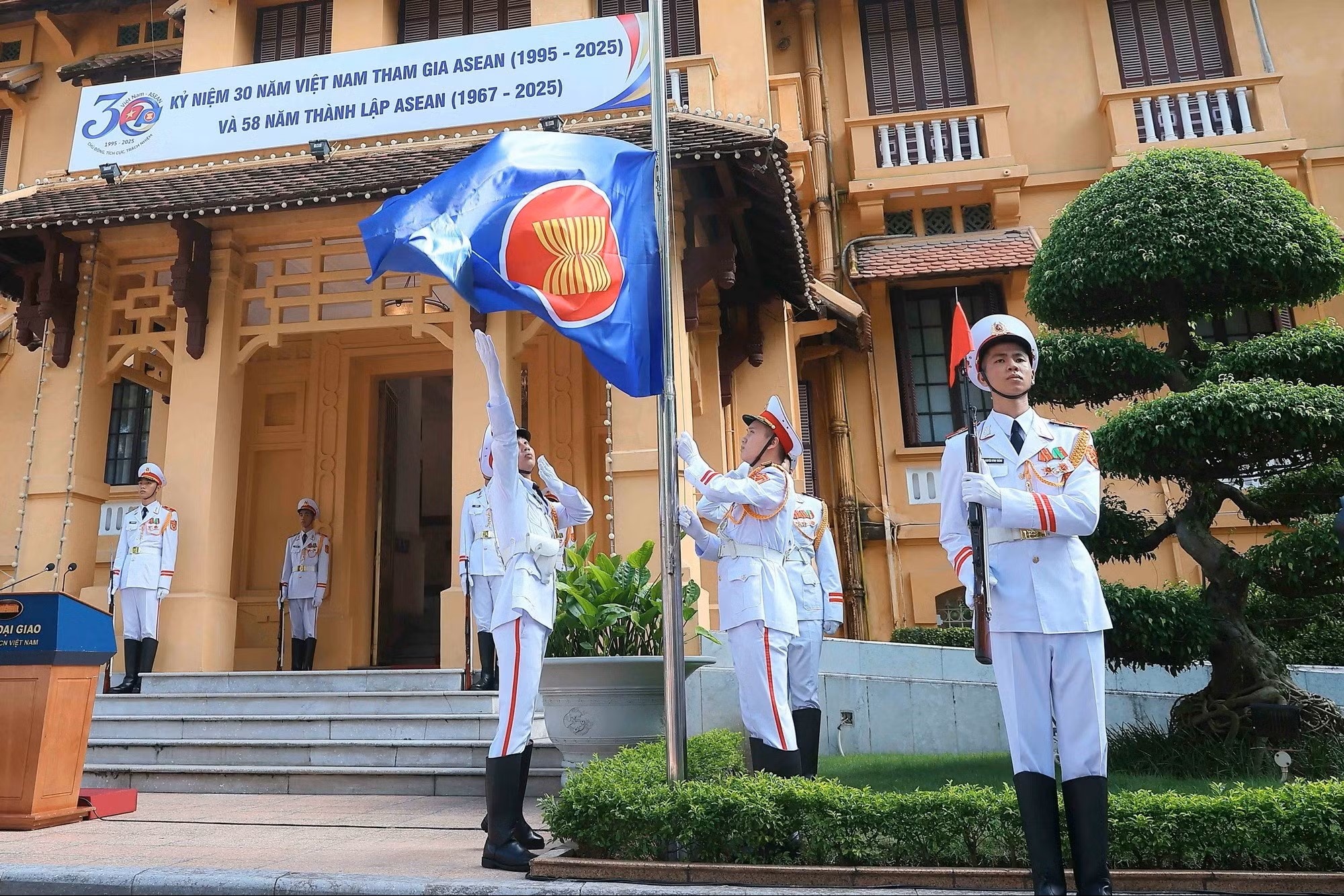 Thu tuong Le Minh Hung anh 3