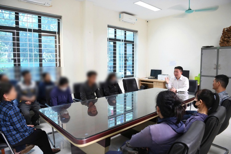 Lam ro doi tuong,  Chem dut lcanh tay anh 2