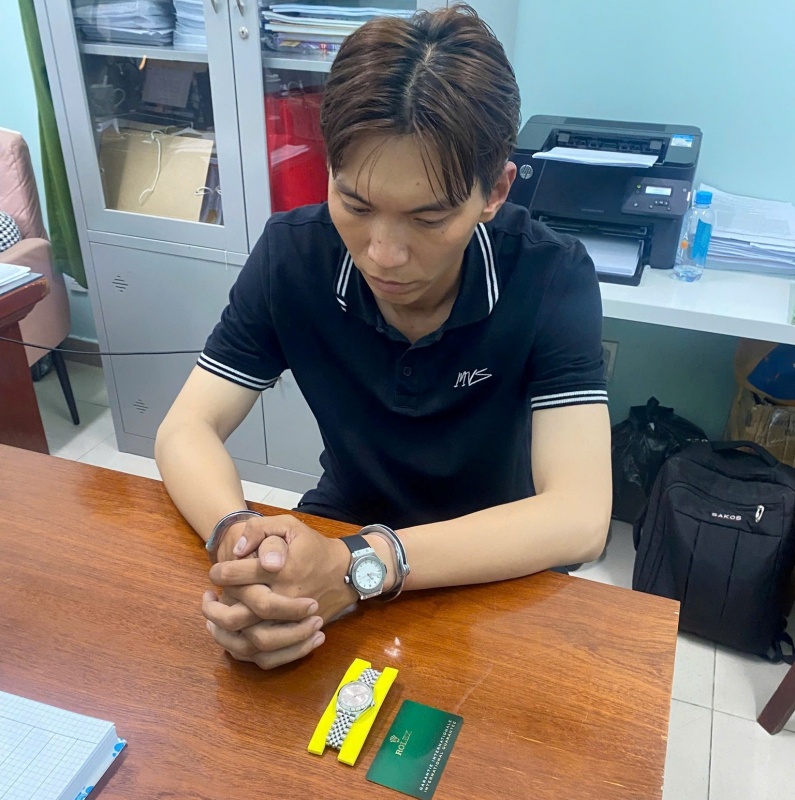 Mat dong ho Rolex,  chung cu Scenic Valley,  Quan ly Scenic Valley,  Nhan vien Scenic Valley,  Du an Scenic Valley,  Chu Scenic Valley anh 1