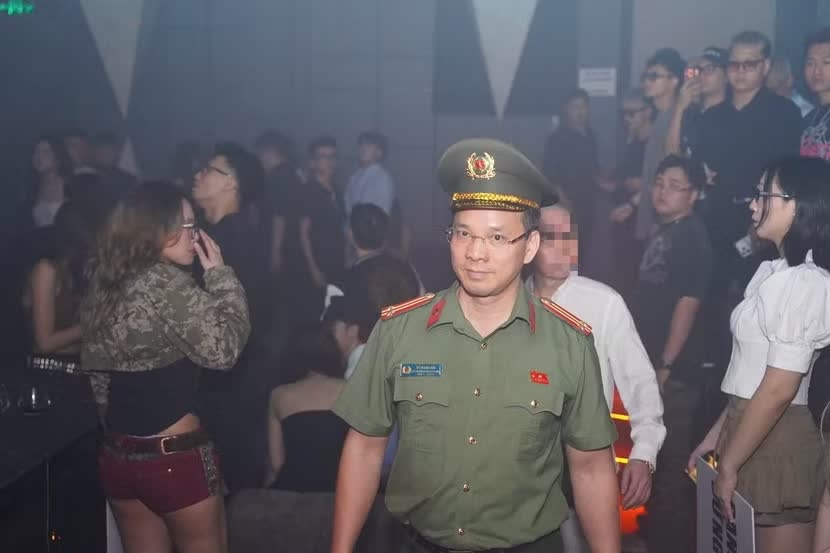 Kien quyet chan 'bong cuoi' tai cac quan bar dem o Ha Noi hinh anh