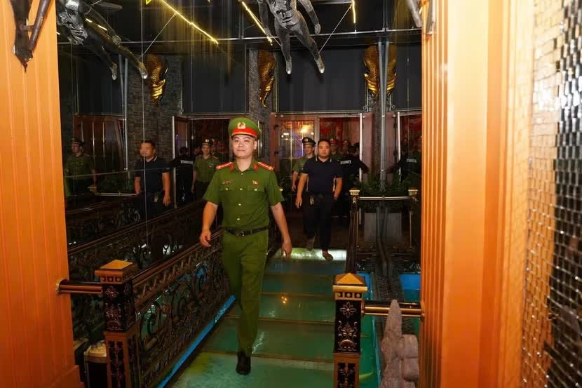 co so Sanh Lounge,  Quan Sanh Lounge,  Chu Sanh Lounge,  Nhan vien Sanh Lounge,  Bong cuoi Sanh Lounge,  co so karaoke Monaza,  Chu karaoke Monaza,  Nhan vien karaoke Monaza,  Bong cuoi karaoke Monaza,  Chu Weekend Hanoi,  nhan vien Weekend Hanoi,  Bong cuoi Weekend Hanoi anh 4