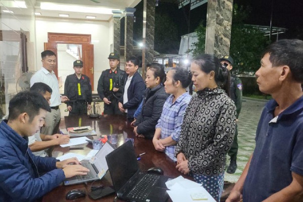 Thu giu hon 2 tan tang vat trong duong day san xuat thuoc tang can gia hinh anh