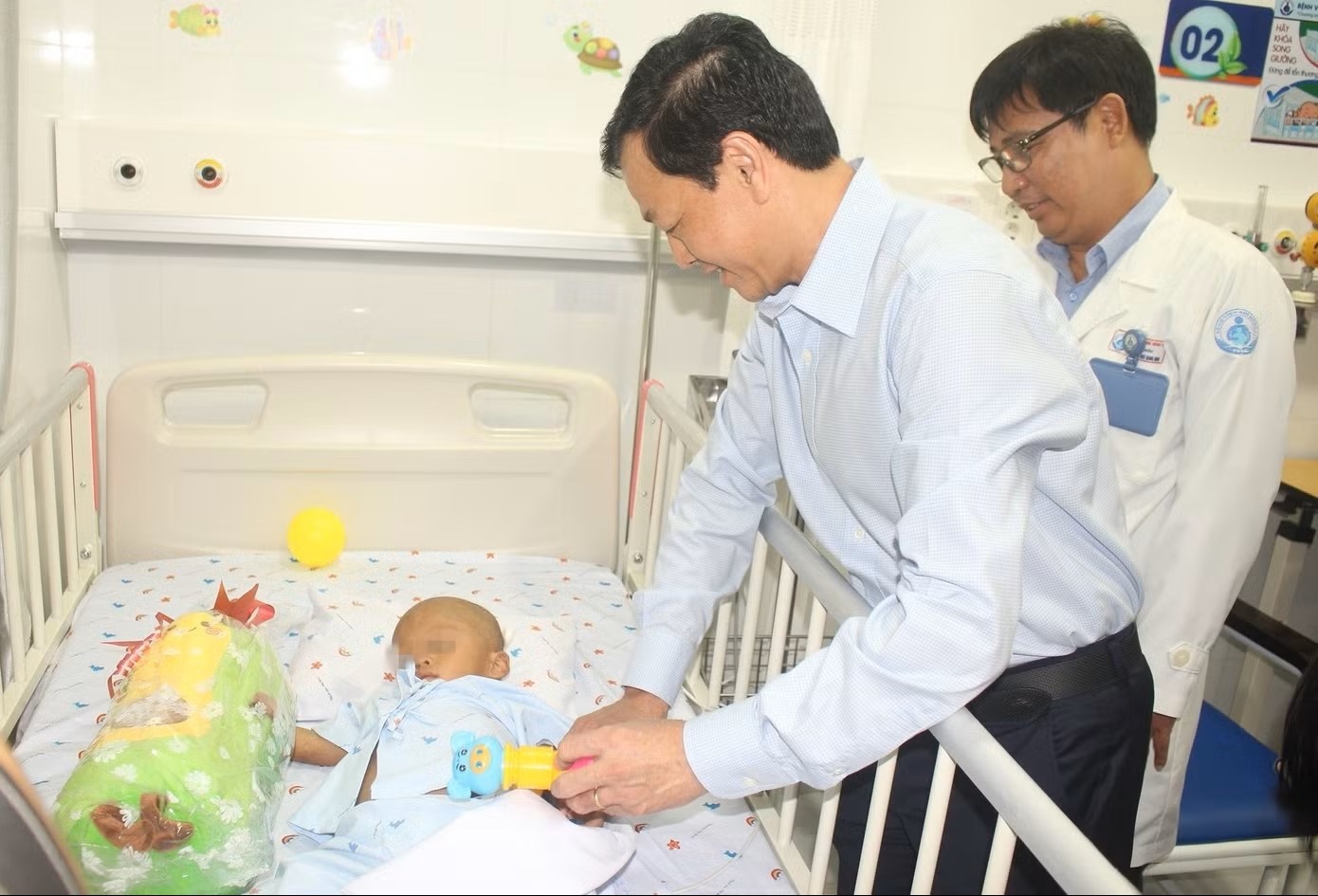 Bao hanh be 2 tuoi anh 2