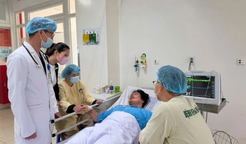 Cuu benh nhan Han Quoc soc tim o Da Nang hinh anh