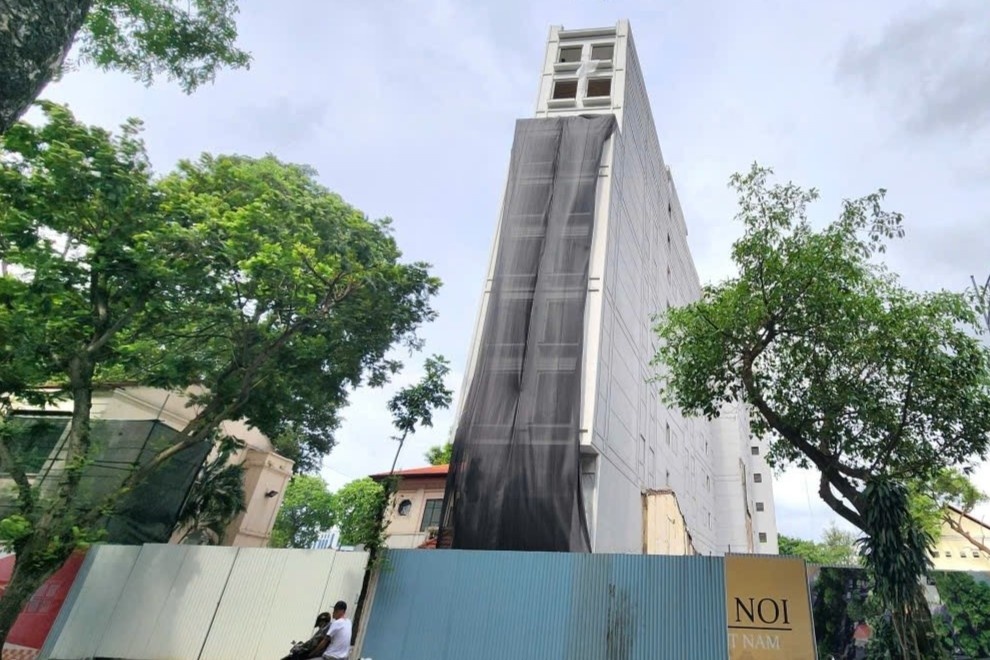 Quay rao chuan bi do khach san 9 tang sat ho Hoan Kiem hinh anh