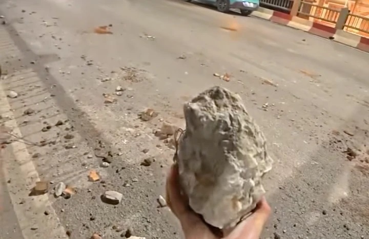 Xac minh clip nhieu mang be tong, dinh sat roi vai tai Vanh dai 2 hinh anh