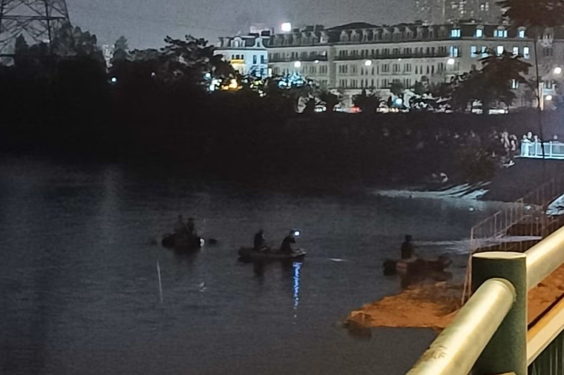 Hai thanh nien mat tich o ho dieu hoa duong Tam Trinh hinh anh