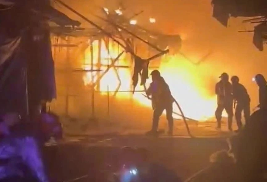 Chay lon, nhieu nha bi thieu rui o phuong Binh Dong TP.HCM hinh anh