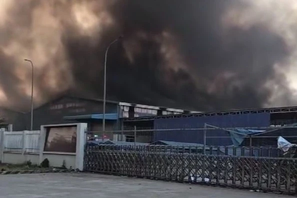 Chay lon tai khu cong nghiep o Dong Nai hinh anh