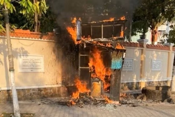 Mot cay ATM o Ca Mau bat ngo chay du doi hinh anh