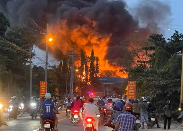 Canh sat bong acetone anh 2