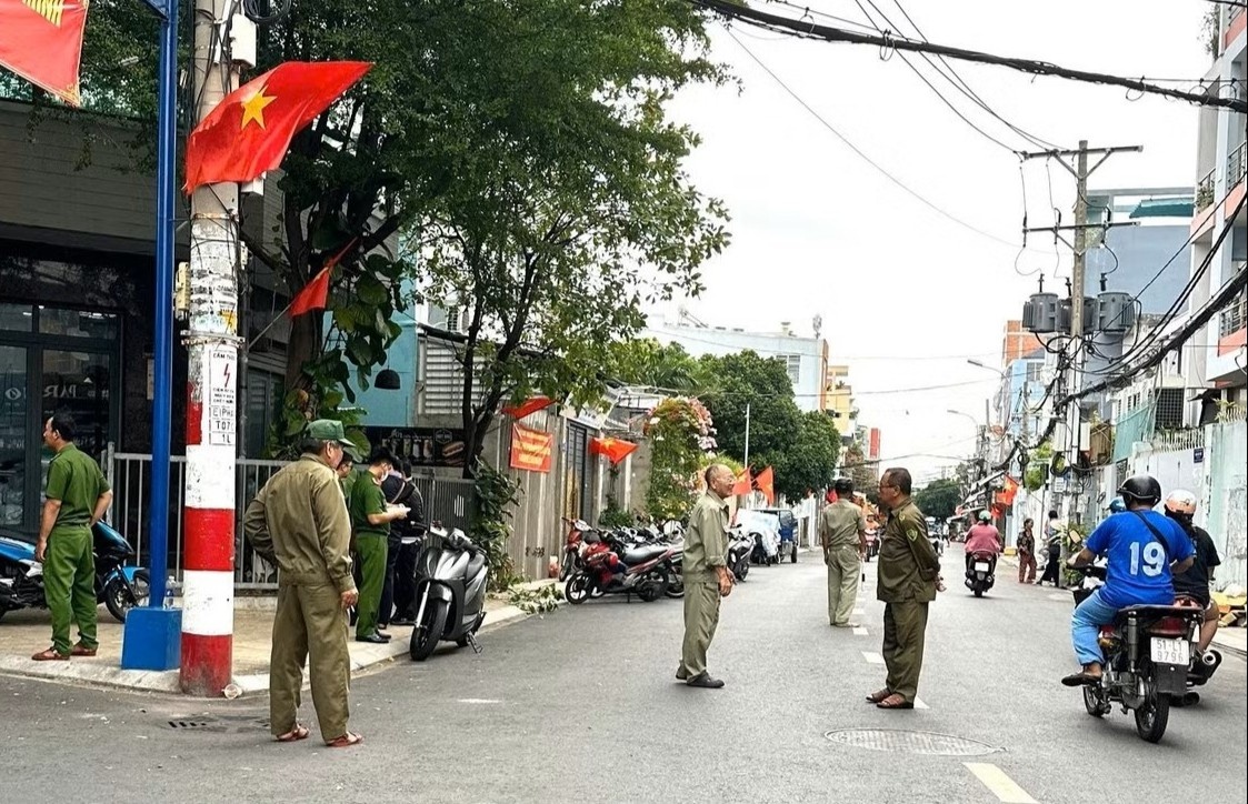 Nguoi dan ong tu vong duoi cao oc o TP.HCM hinh anh