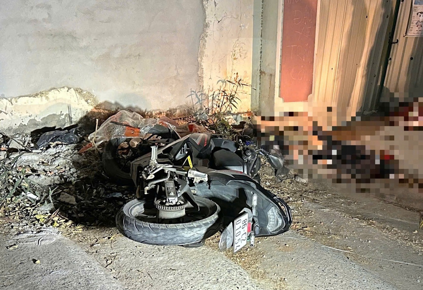 Phat hien nguoi dan ong tu vong ven duong o Lam Dong hinh anh