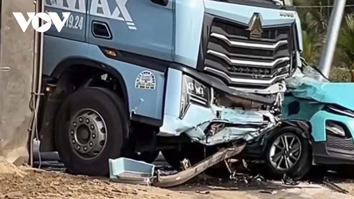 Xe tai tong taxi anh 1