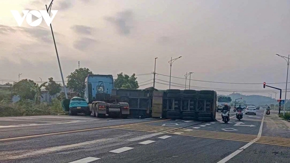 Xe tai tong taxi anh 2