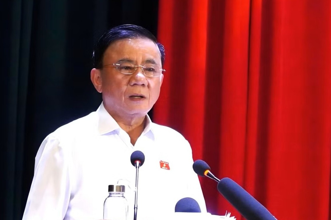 Thuong truc Ban Bi thu: Luan chuyen khong phai de thay doi cho nhieu hinh anh