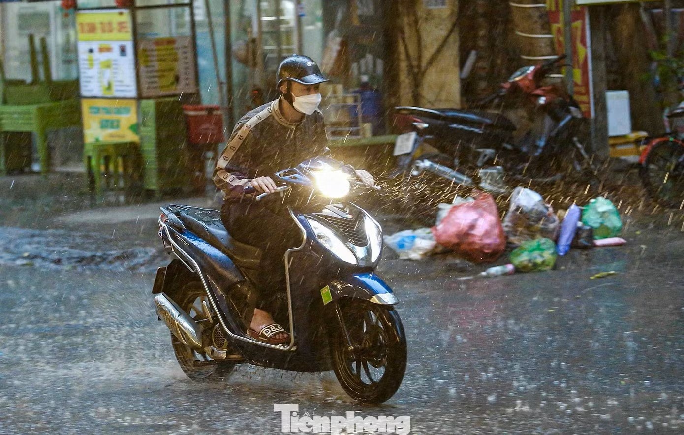 Gio mua Dong Bac anh 1