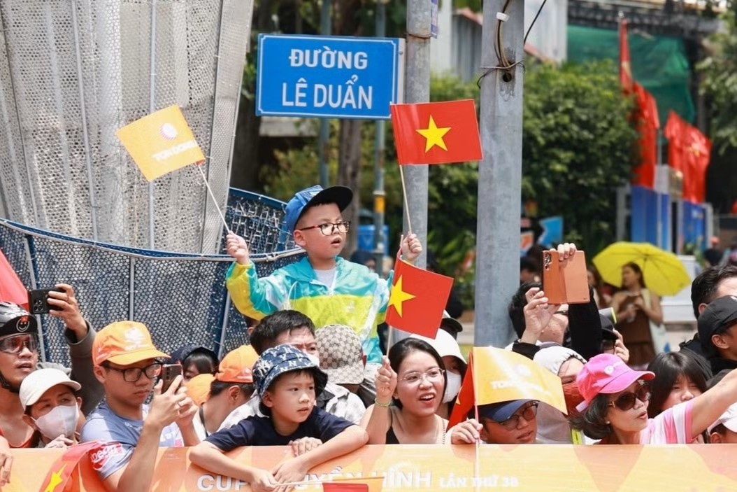 Ly do TP.HCM tang moi ho ngheo 1 trieu hinh anh