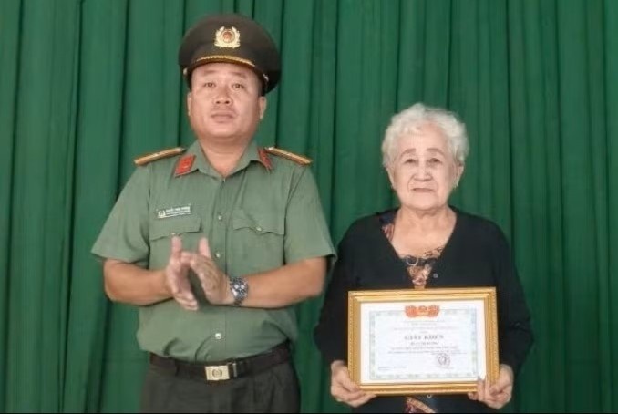 Cu ba o Vinh Long tra lai vi tien 73 trieu hinh anh