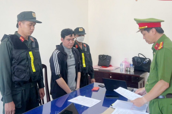 Bat 2 doi tuong tuon thit heo benh ra thi truong tieu thu hinh anh