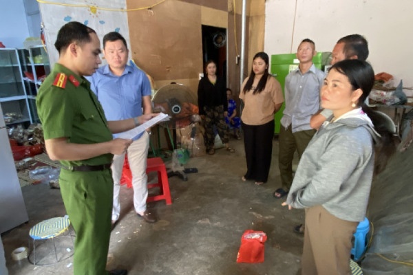 Khoi to doi tuong che thuoc nam roi rao ban tren mang hinh anh