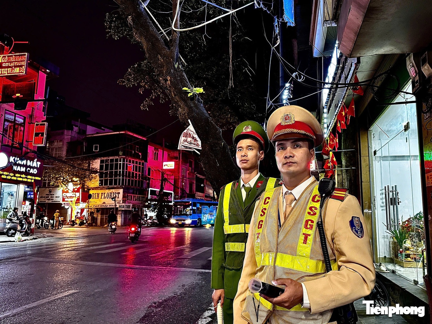 CSGT diu tai xe xin anh 8