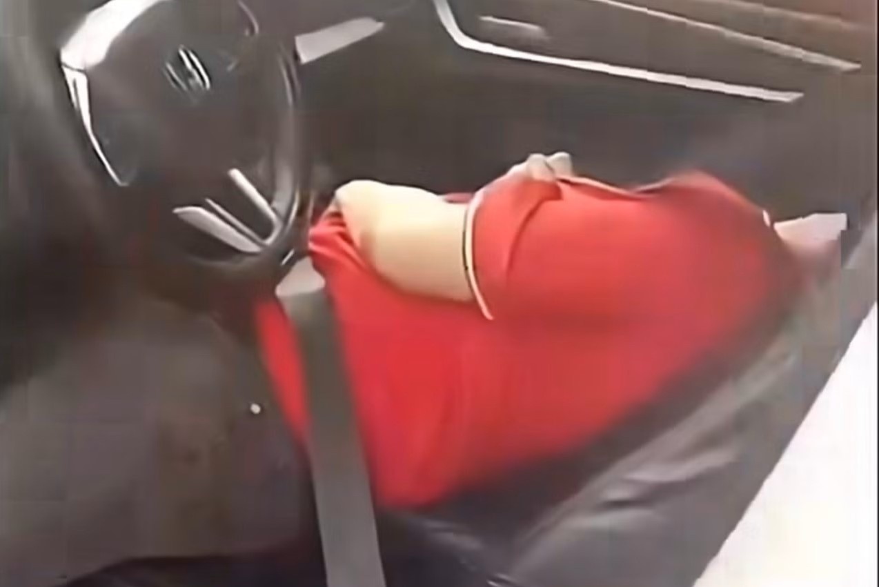 Phat hien nguoi dan ong tu vong tren oto o Khanh Hoa hinh anh