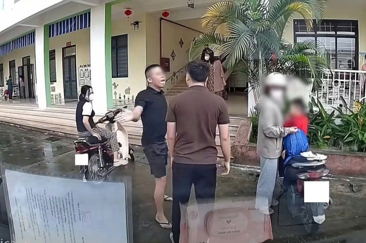 Phu huynh tat shipper anh 1