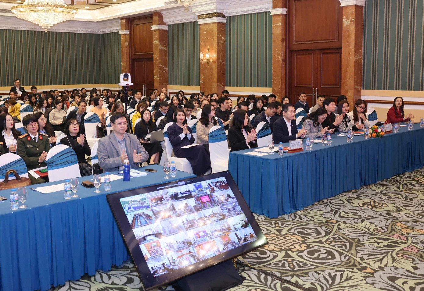 Dai bieu Quoc hoi anh 2