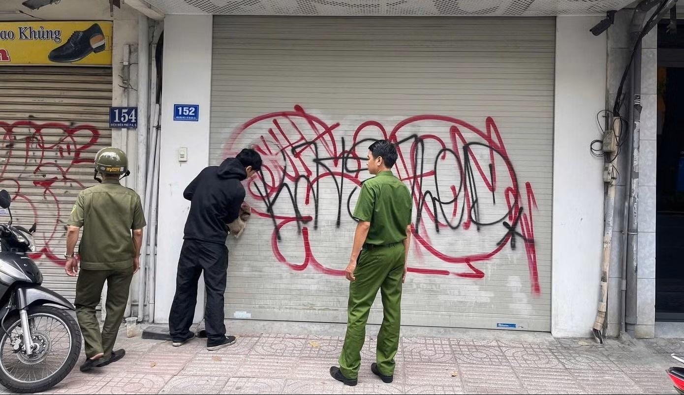 Mang 8 binh son di... ve bay o TP.HCM hinh anh