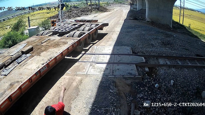Container dam gay barie anh 1