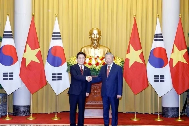 Tong thong Han Quoc va Phu nhan ket thuc chuyen tham Viet Nam hinh anh