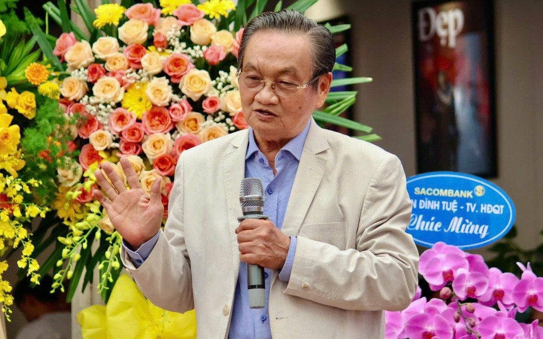 Tu cau be ngheo tro thanh nha nghien cuu chinh sach va the che kinh te hinh anh