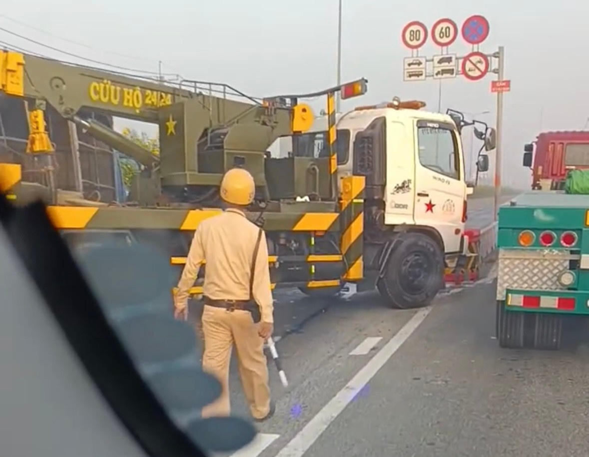 Lat xe tai TP.HCM anh 2