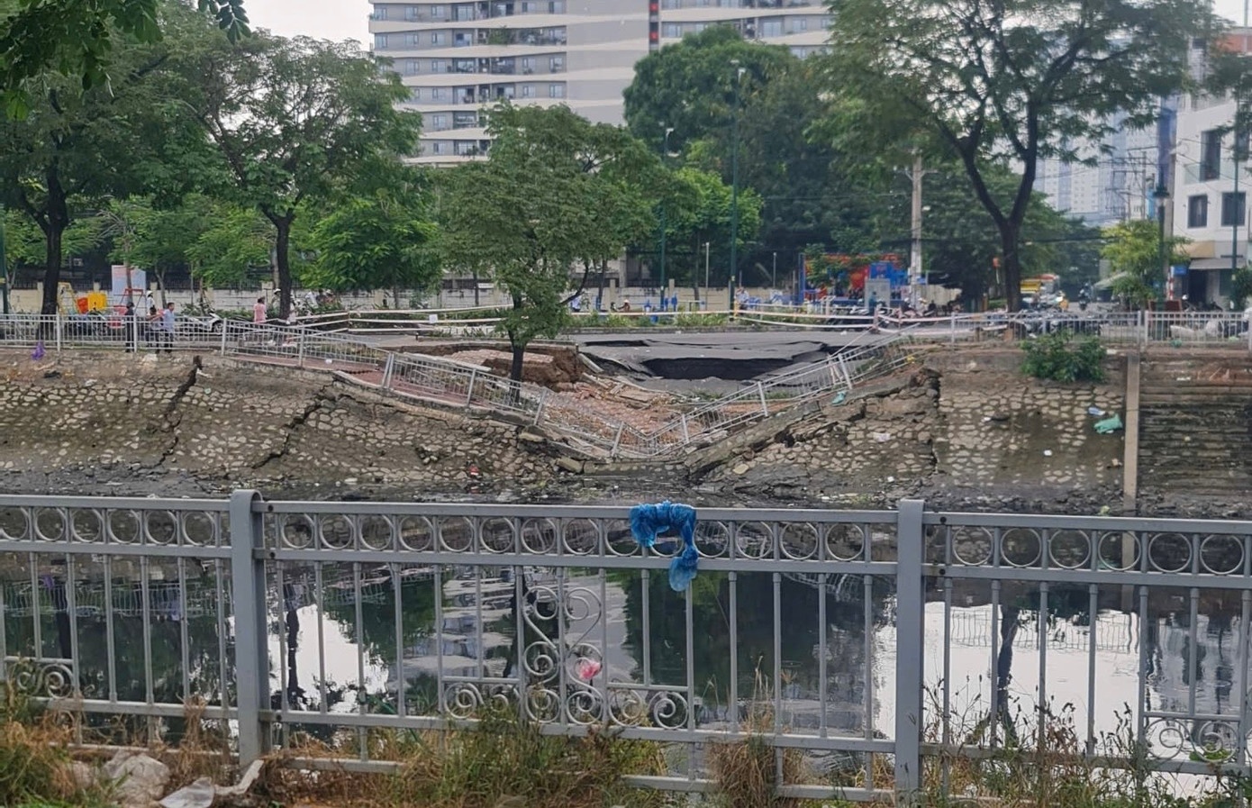 Sat lo kenh Tau Hu anh 1